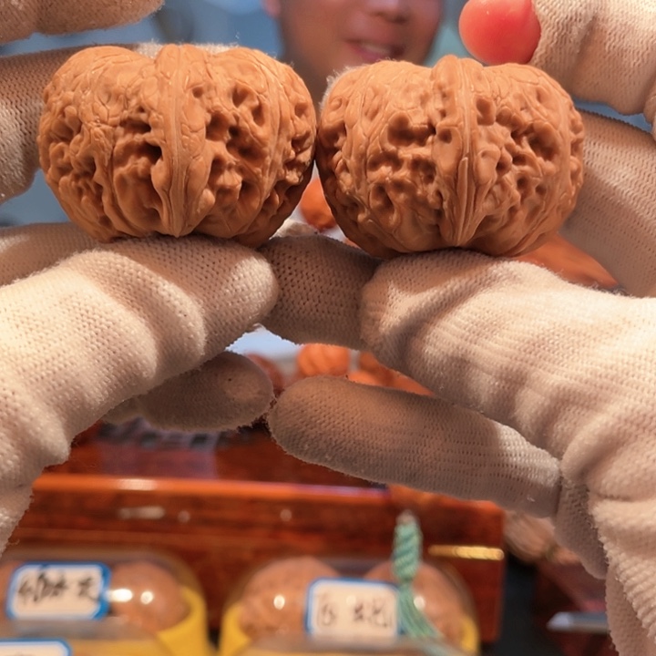 文玩核桃把件_*间43.5元宝