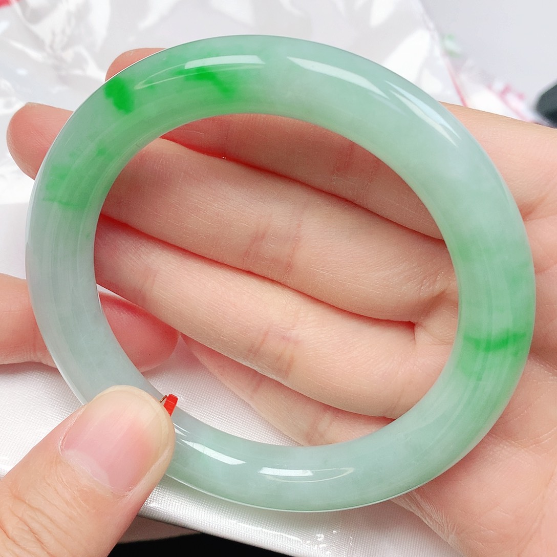 翡翠手镯未镶嵌抖音质检