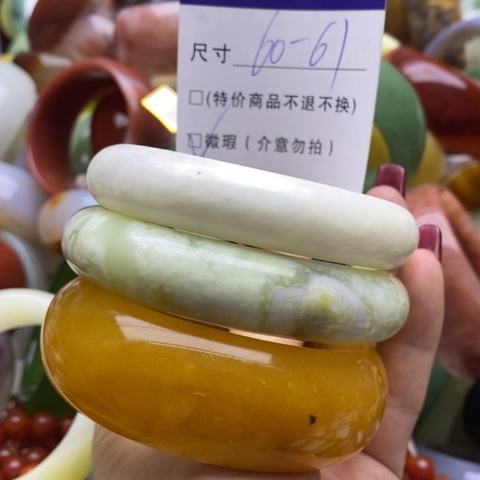 石英质玉手镯未镶嵌