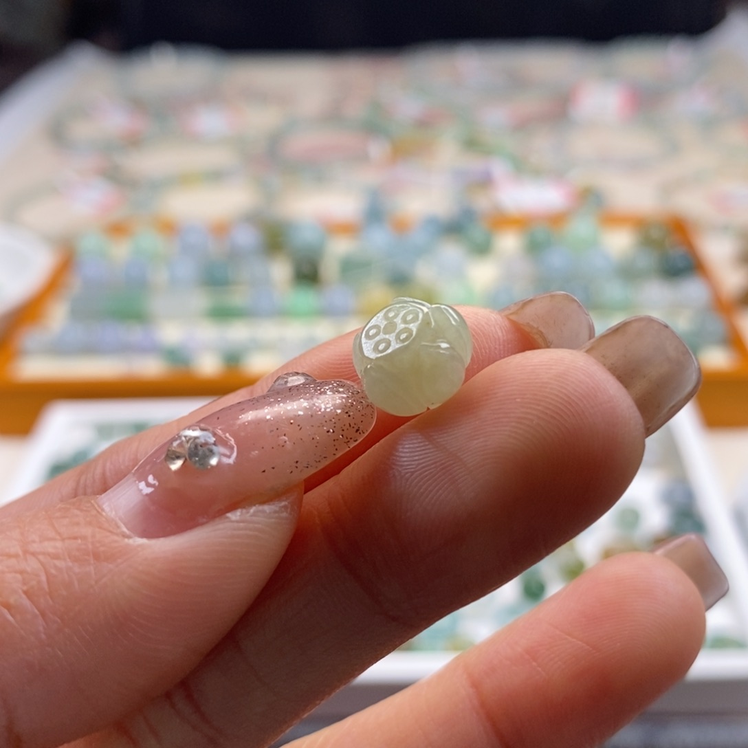 翡翠散珠天然翡翠莲花珠9.3×7.1