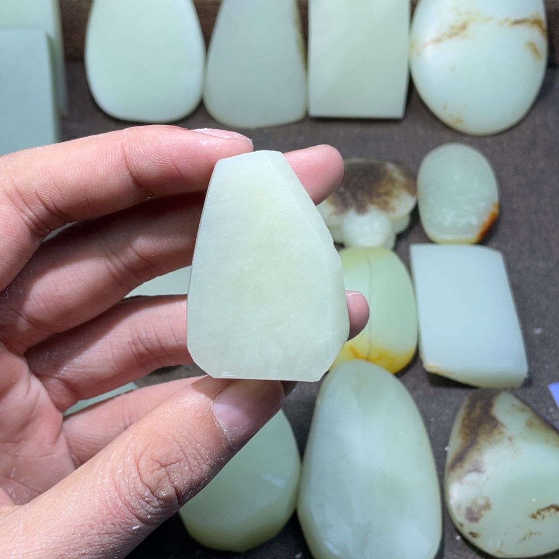 莱***行定制和田玉未镶嵌和田玉