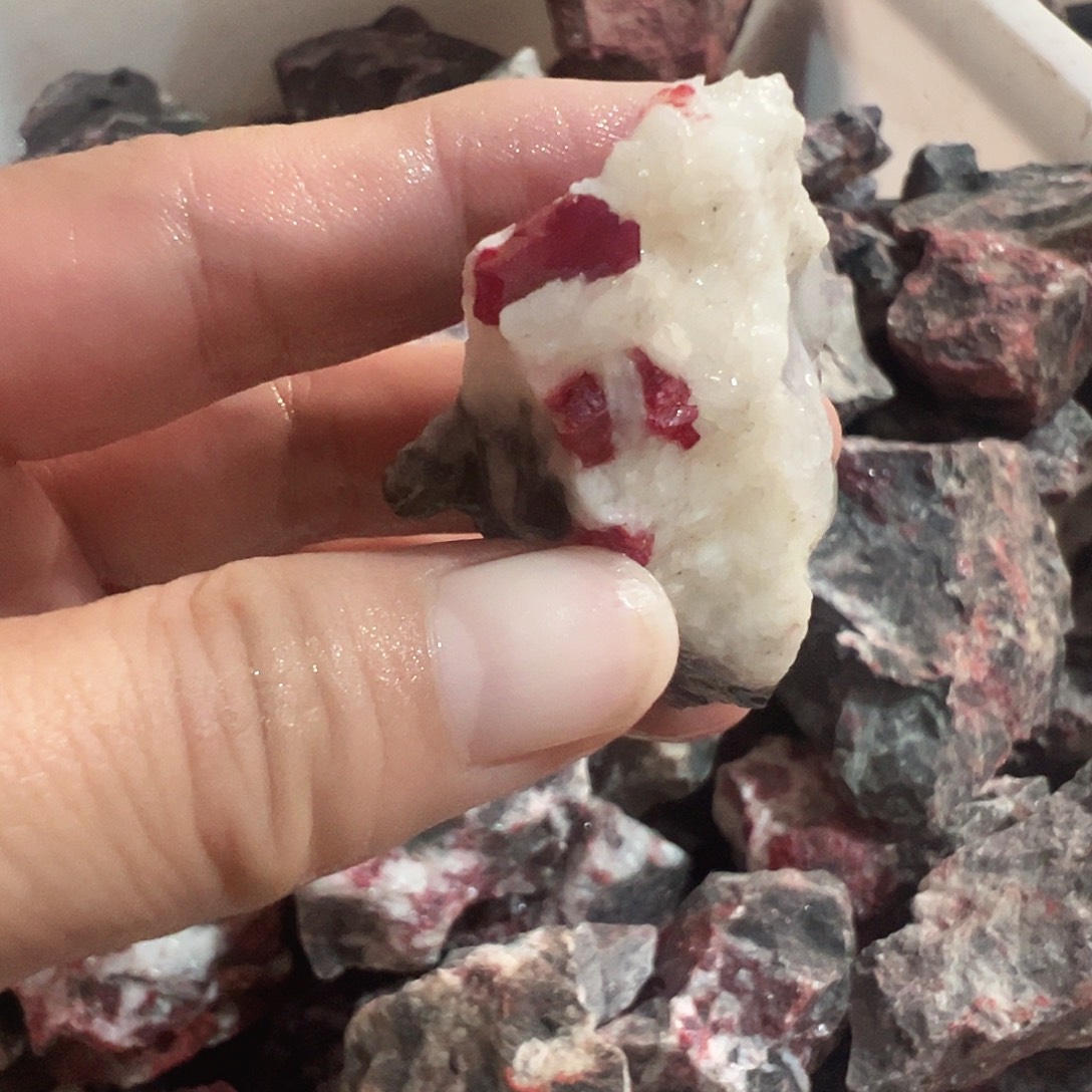 幸****天然辰砂天然原矿朱砂毛料