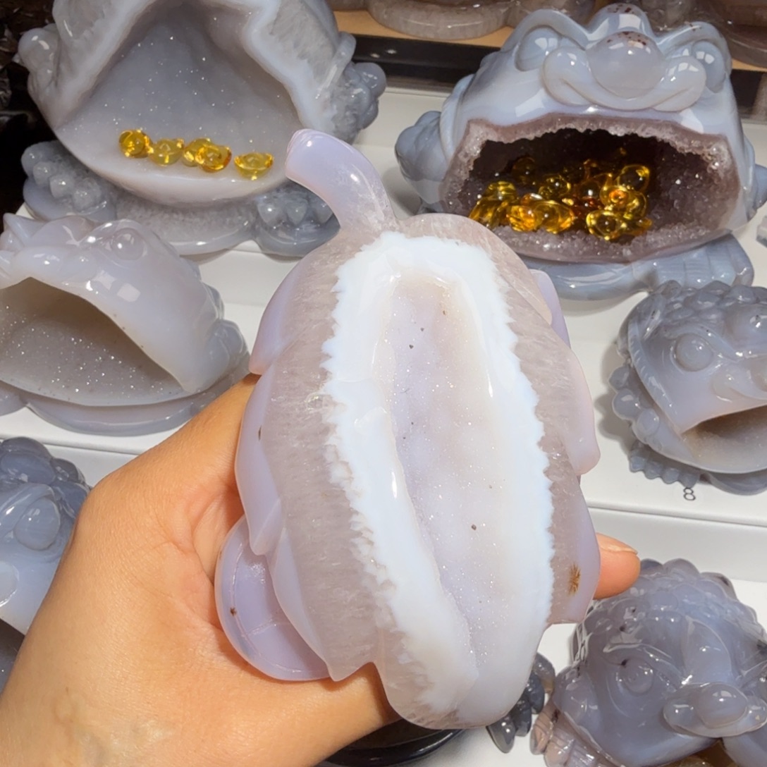 郑***陌玛瑙/玉髓未镶嵌摆件