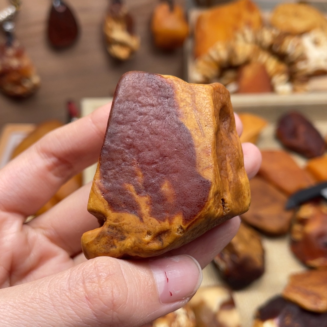 琥珀未镶嵌珠宝奇石