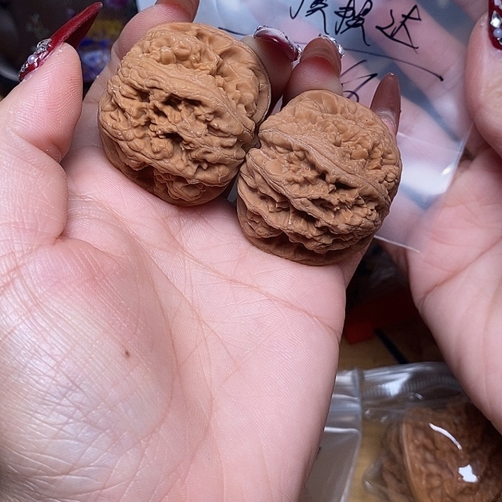 ****哒文玩核桃吊坠粗筋