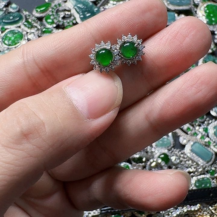 翡翠颈饰未镶嵌天然A货翡翠放漏