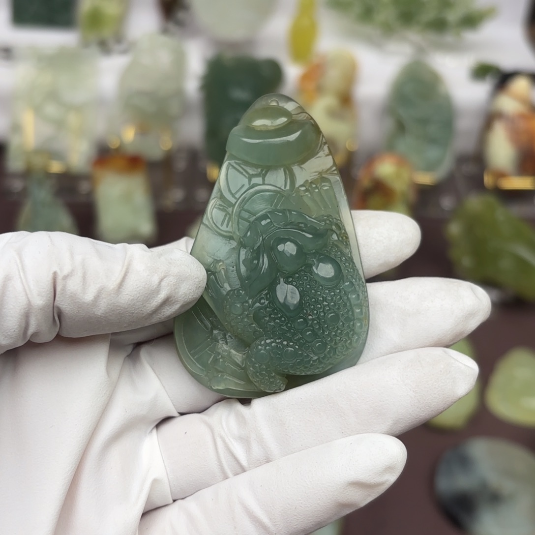 蛇纹石玉颈饰未镶嵌