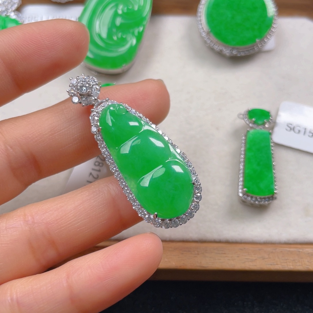 翡翠颈饰银S925镶嵌翡翠