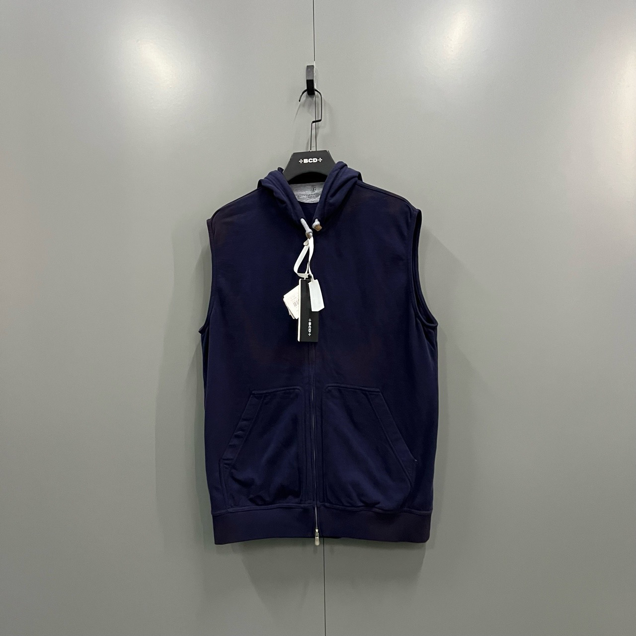 95新  （cc）深蓝色连帽拉链马甲/xl/014357