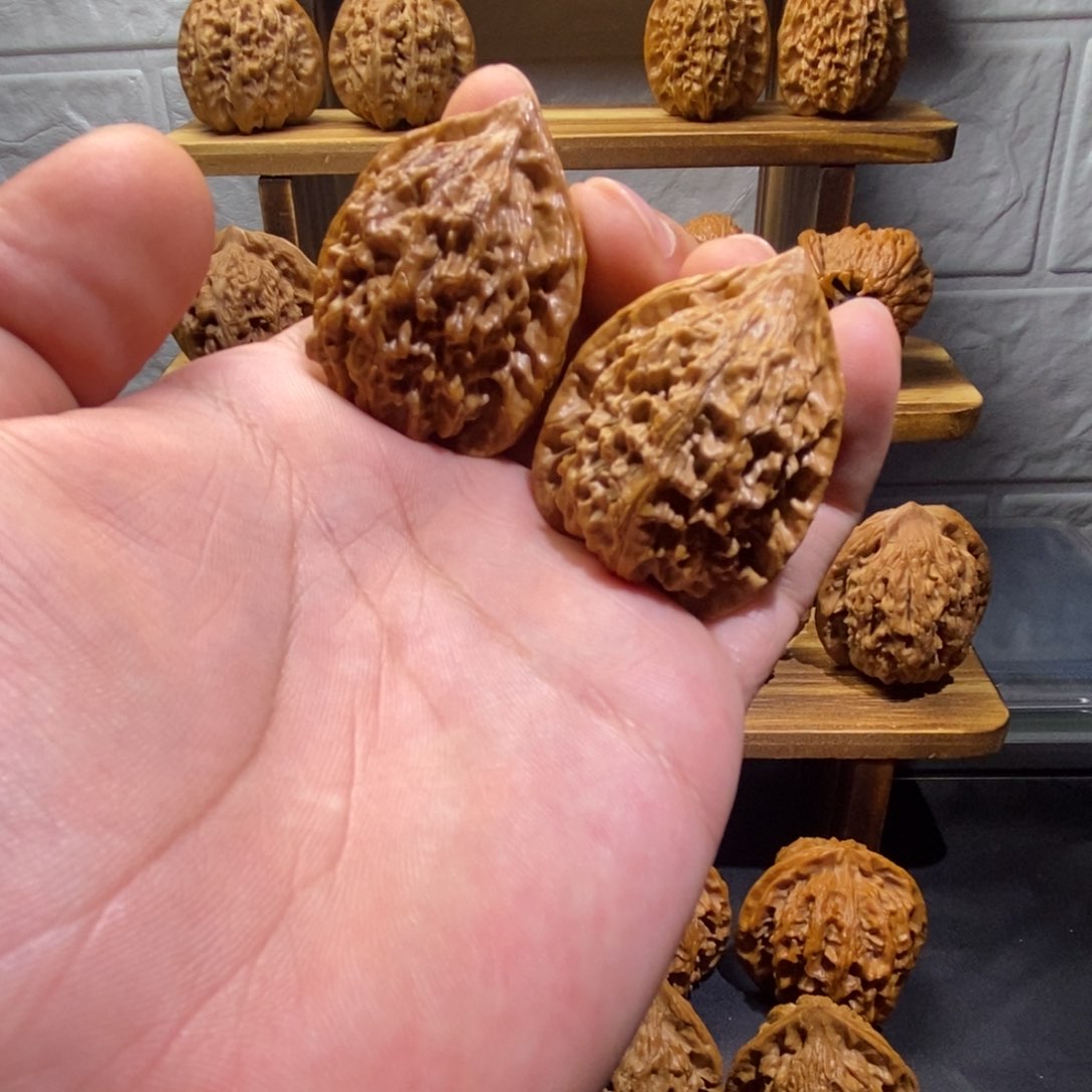 文玩核桃吊坠微瑕34鸡心