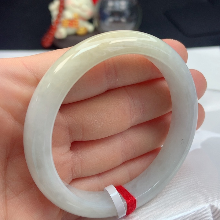 翡翠手镯未镶嵌55圈