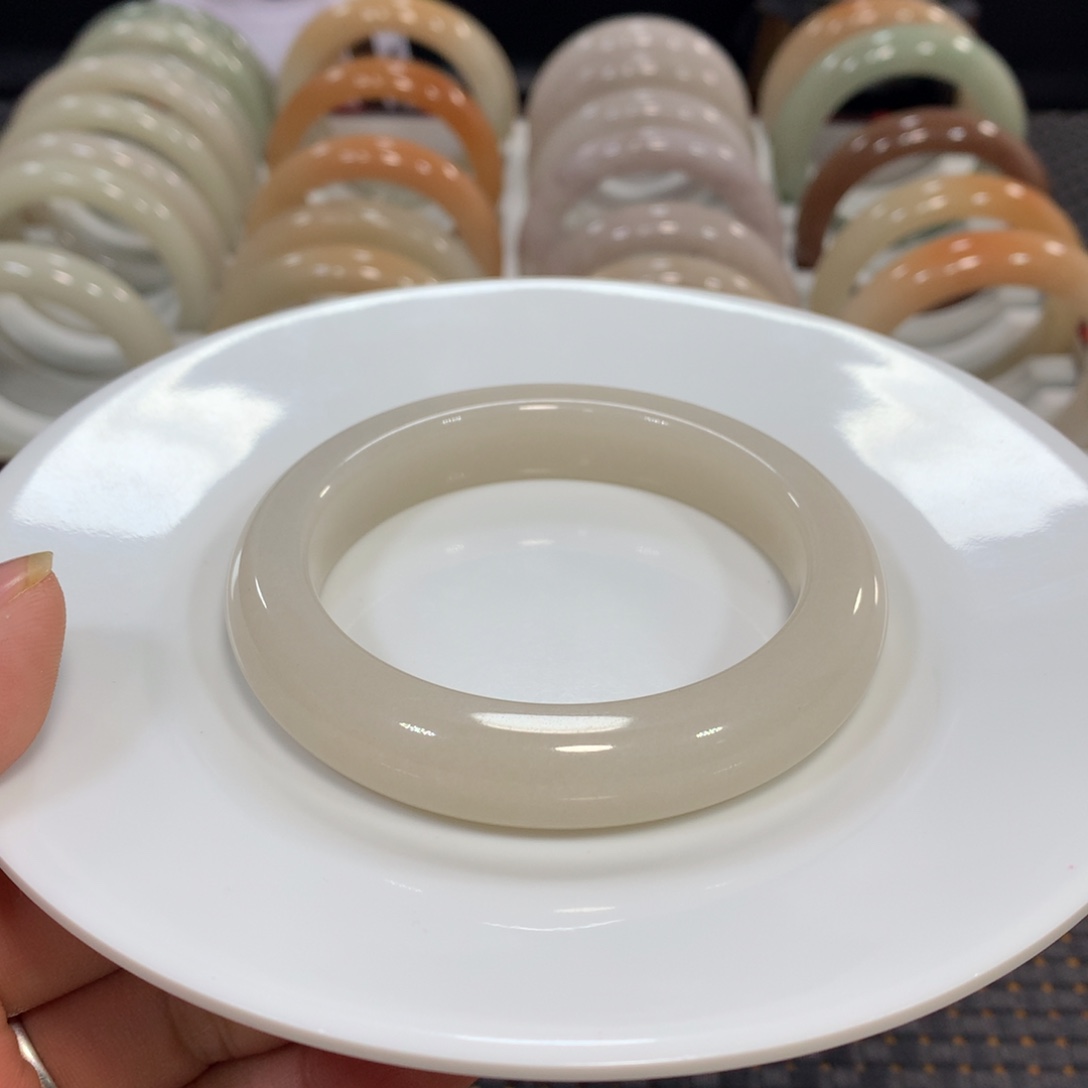 石英质玉（佘太翠）未镶嵌手镯60.6冰糖雪梨11号