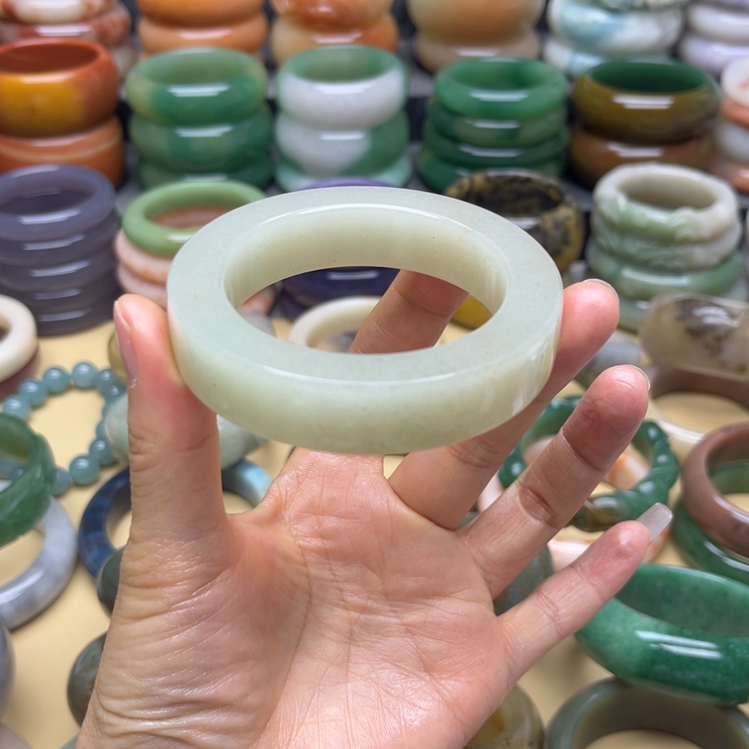 石英质玉手镯未镶嵌花****爷