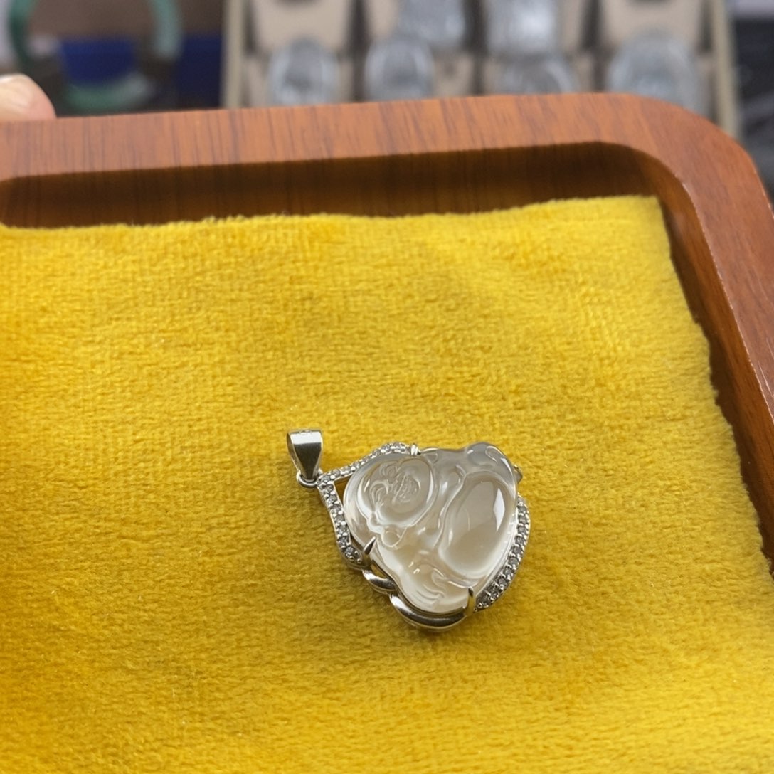 石英质玉颈饰未镶嵌