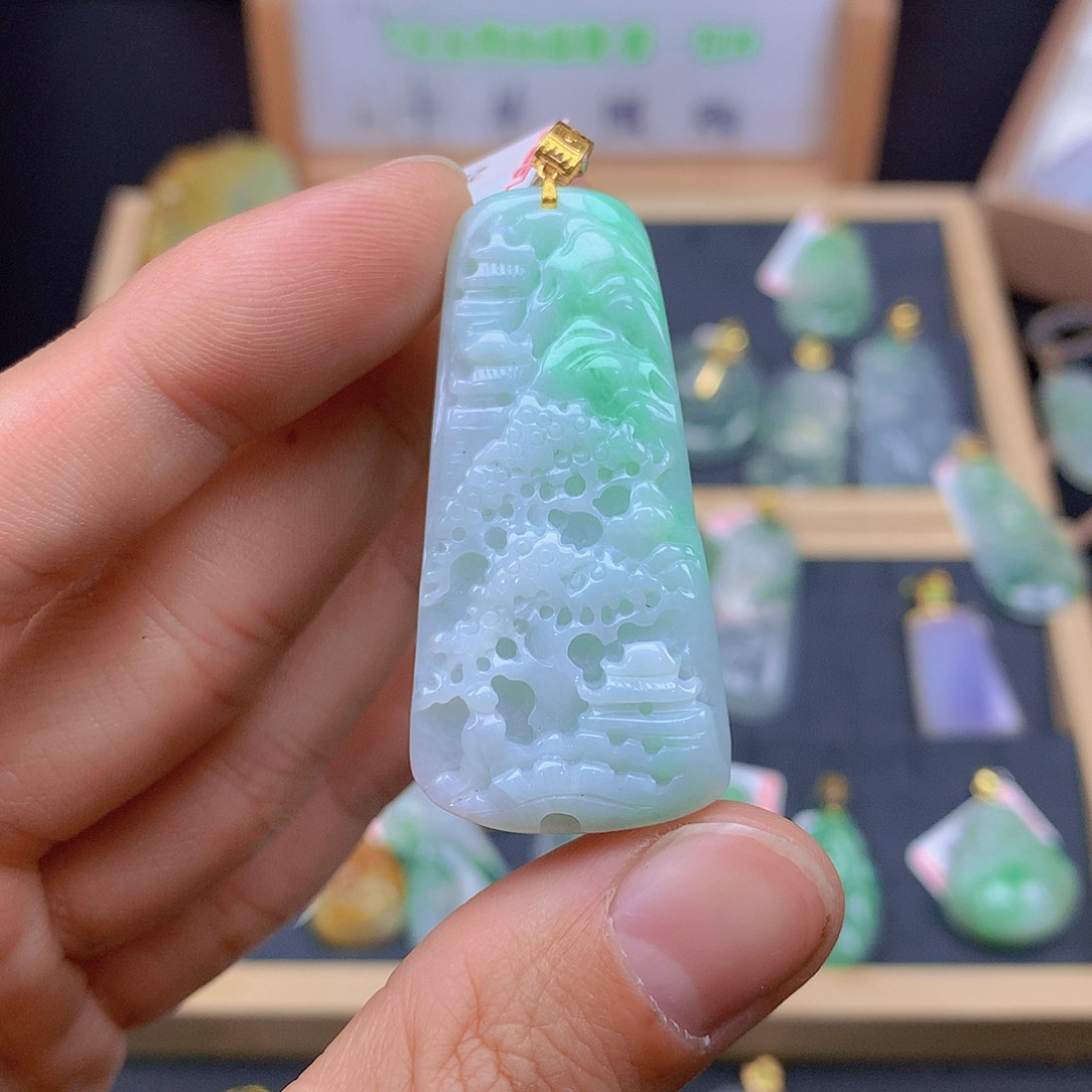 翡翠颈饰18K金镶嵌翡翠