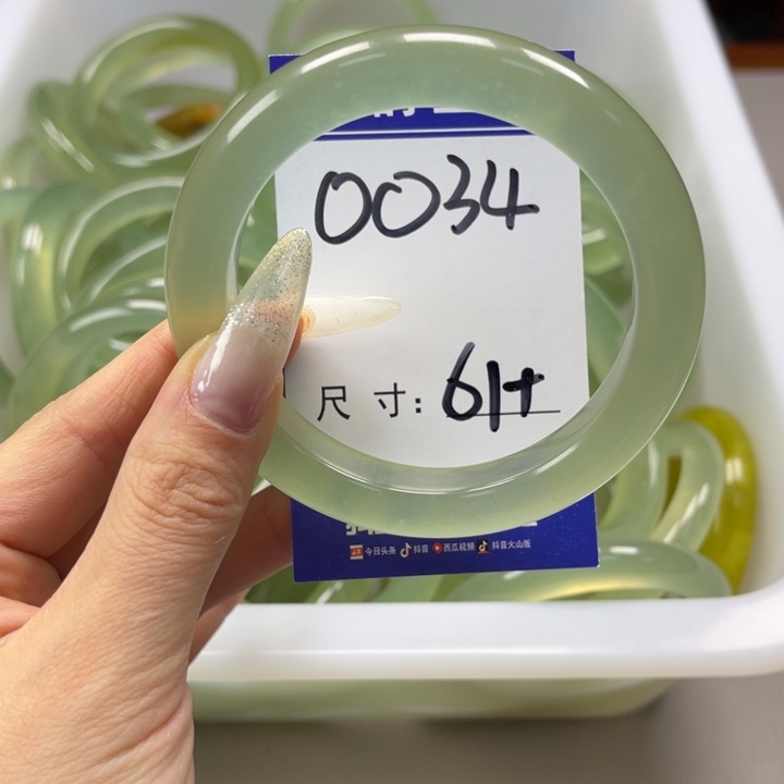 岫玉手镯未镶嵌玉*轮手镯