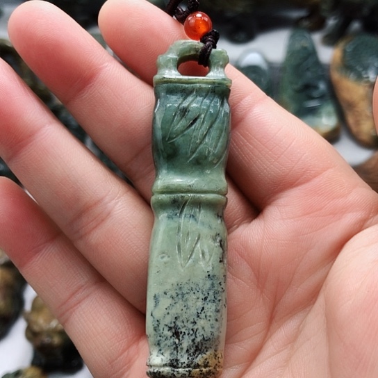 岫岩河磨玉（透闪石质玉）挂件未镶嵌