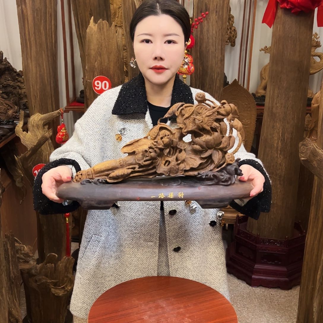 沉香摆件+底座………