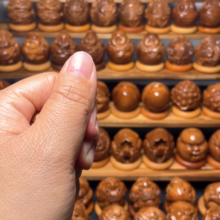 橄榄核把件真**假橄榄雕刻