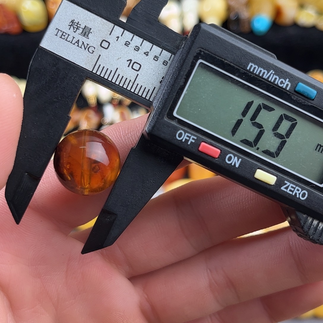 蜜蜡未镶嵌珠宝奇石