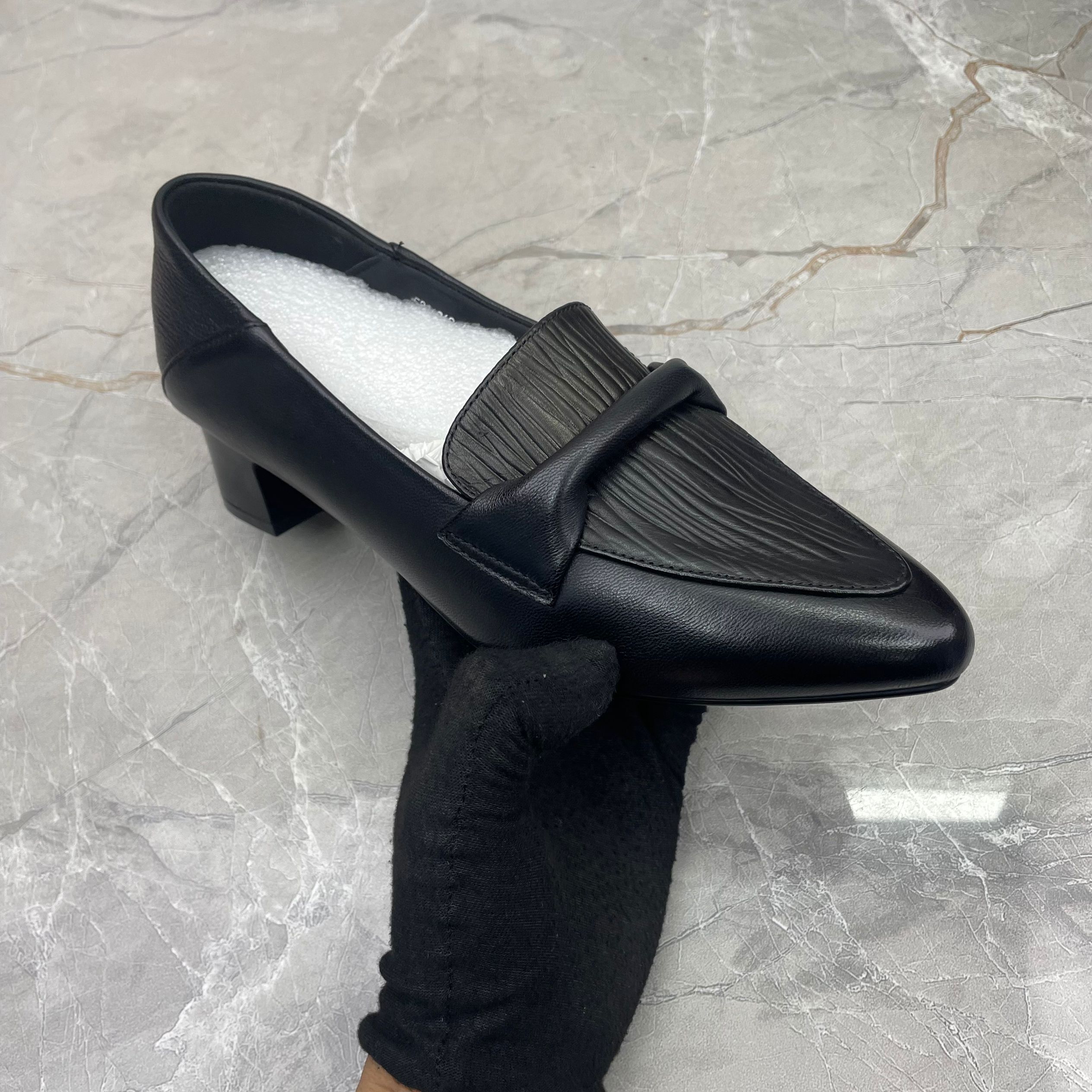 单鞋女 (羊皮)581-060 （孤品）d区38码