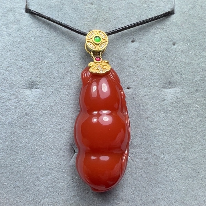 南红玛瑙18K金镶嵌吊坠