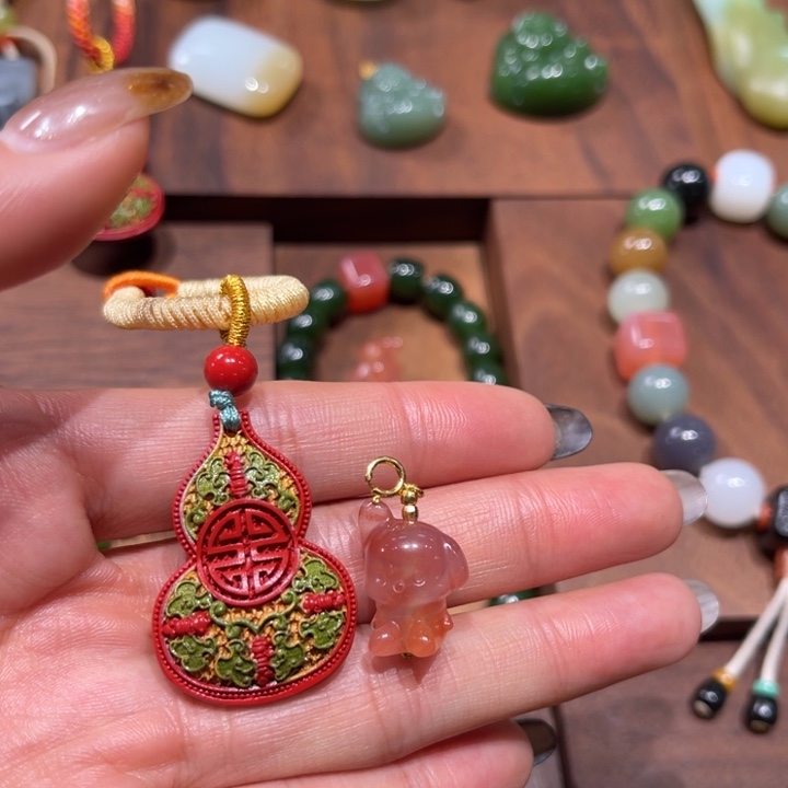 异***客和田玉未镶嵌颈饰