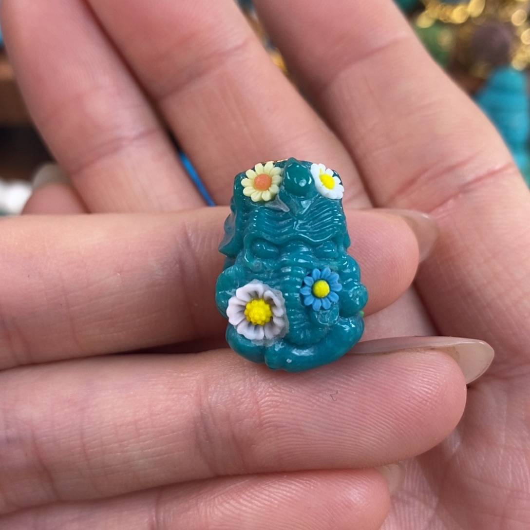 绿松石未镶嵌。玉化繁花象神