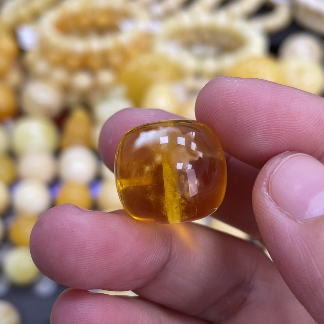裸石蜜蜡未镶嵌18.3*16.8mm瑕疵