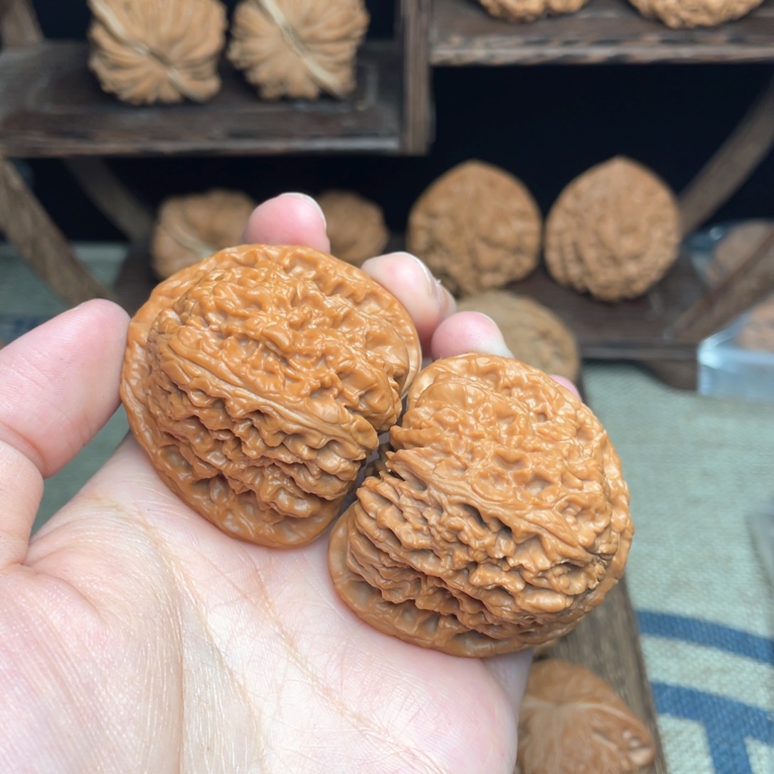 文玩核桃把件后*44三角疆