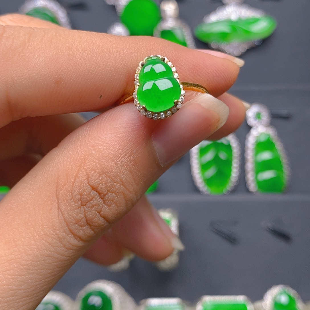 未镶嵌戒指翡翠戒指