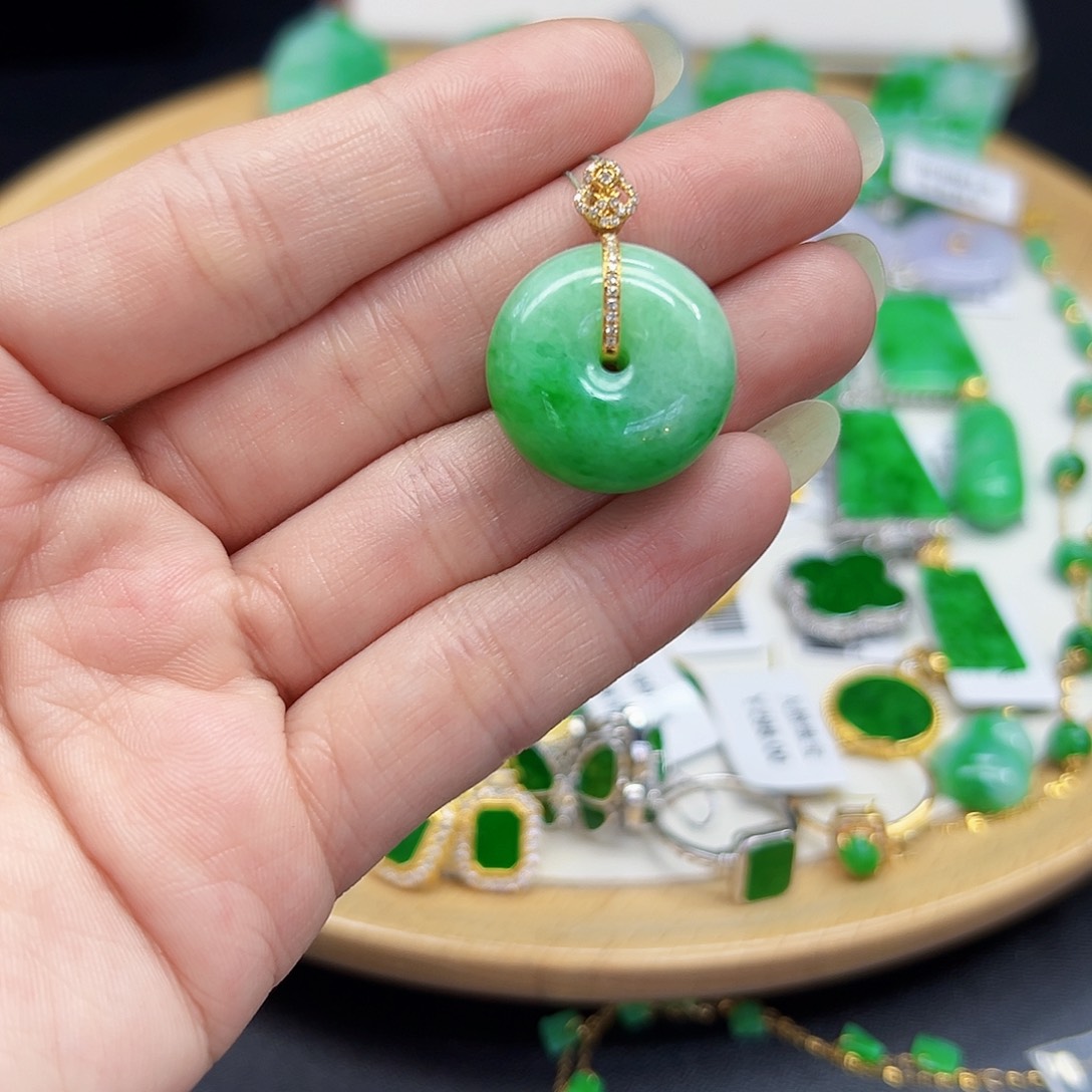 翡翠颈饰18K金镶嵌天然缅料A货一件