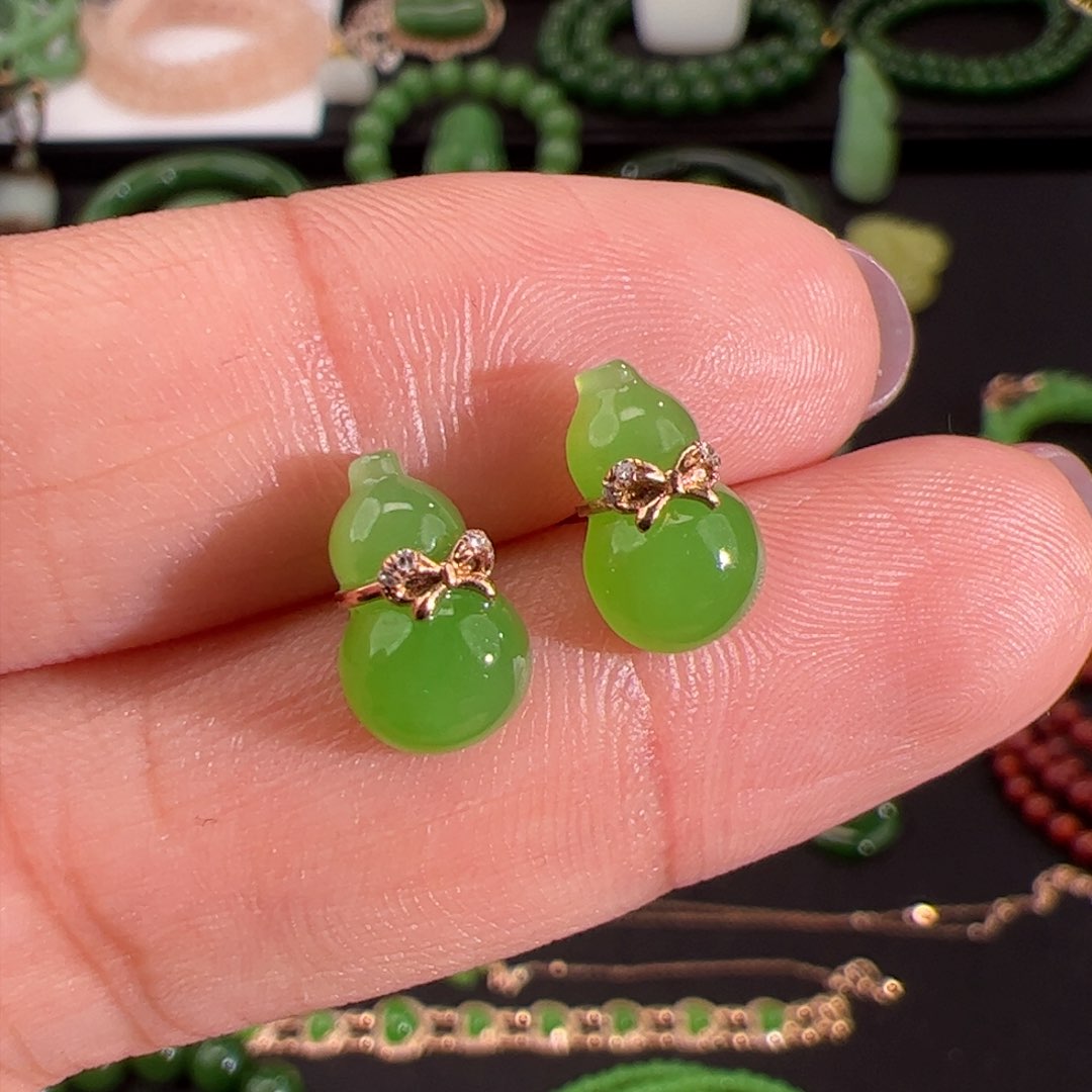 和田玉（碧玉）葫芦耳钉18K金镶嵌