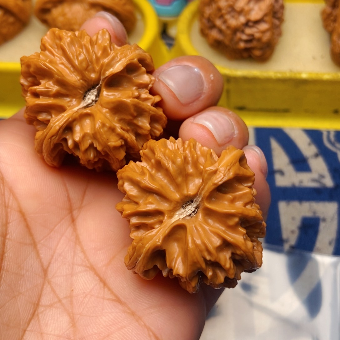 文玩核桃把件峰**事核桃