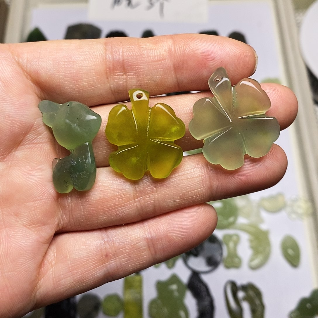 铁***铁蛇纹石玉未镶嵌颈饰