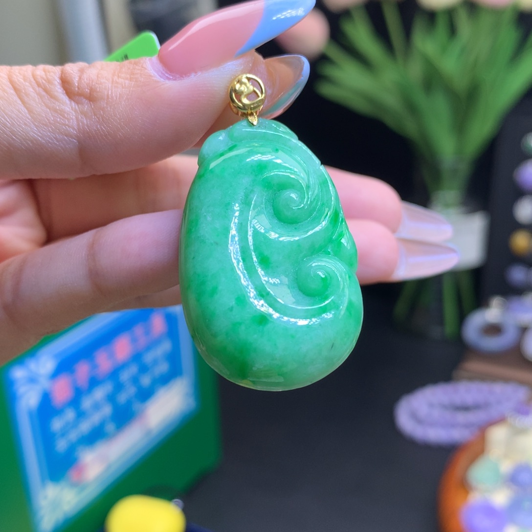 翡翠18K金镶嵌颈饰天然