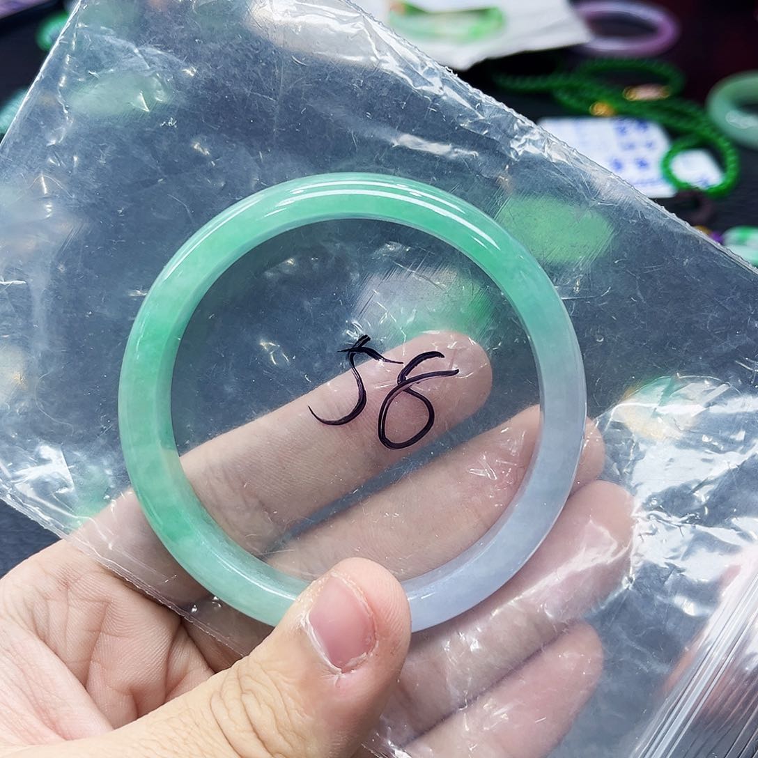 翡翠手镯未镶嵌多样性