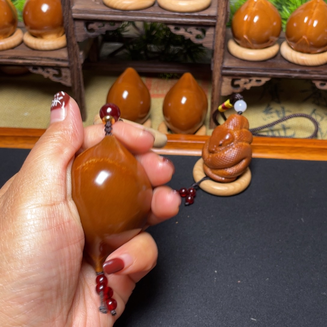 橄榄核吊坠蝴蝶44穿配