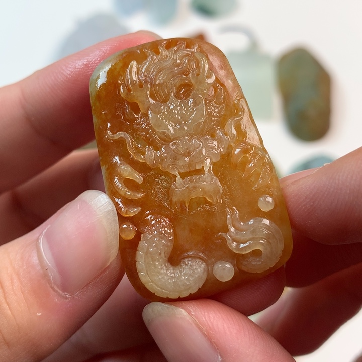 未镶嵌定制翡翠龙牌 