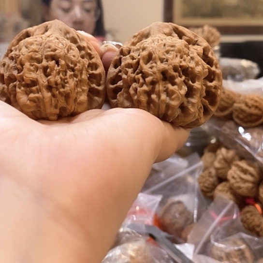 文玩核桃吊坠49官帽尖有伤