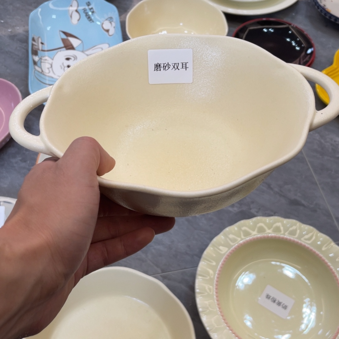 陶瓷微瑕餐具介意勿拍，满18飞！