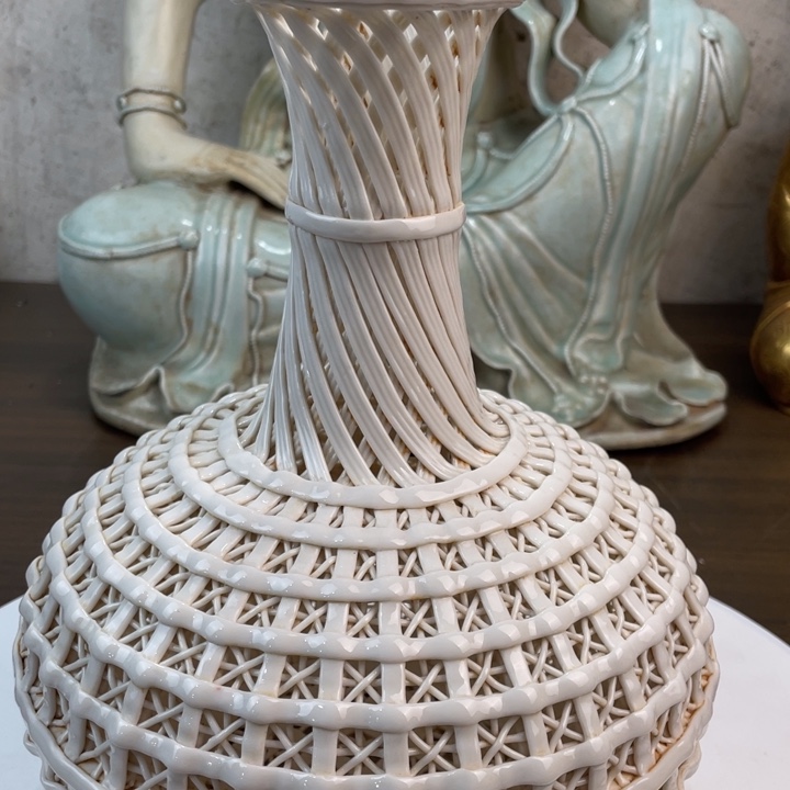 陶瓷镂空德化瓷瓶