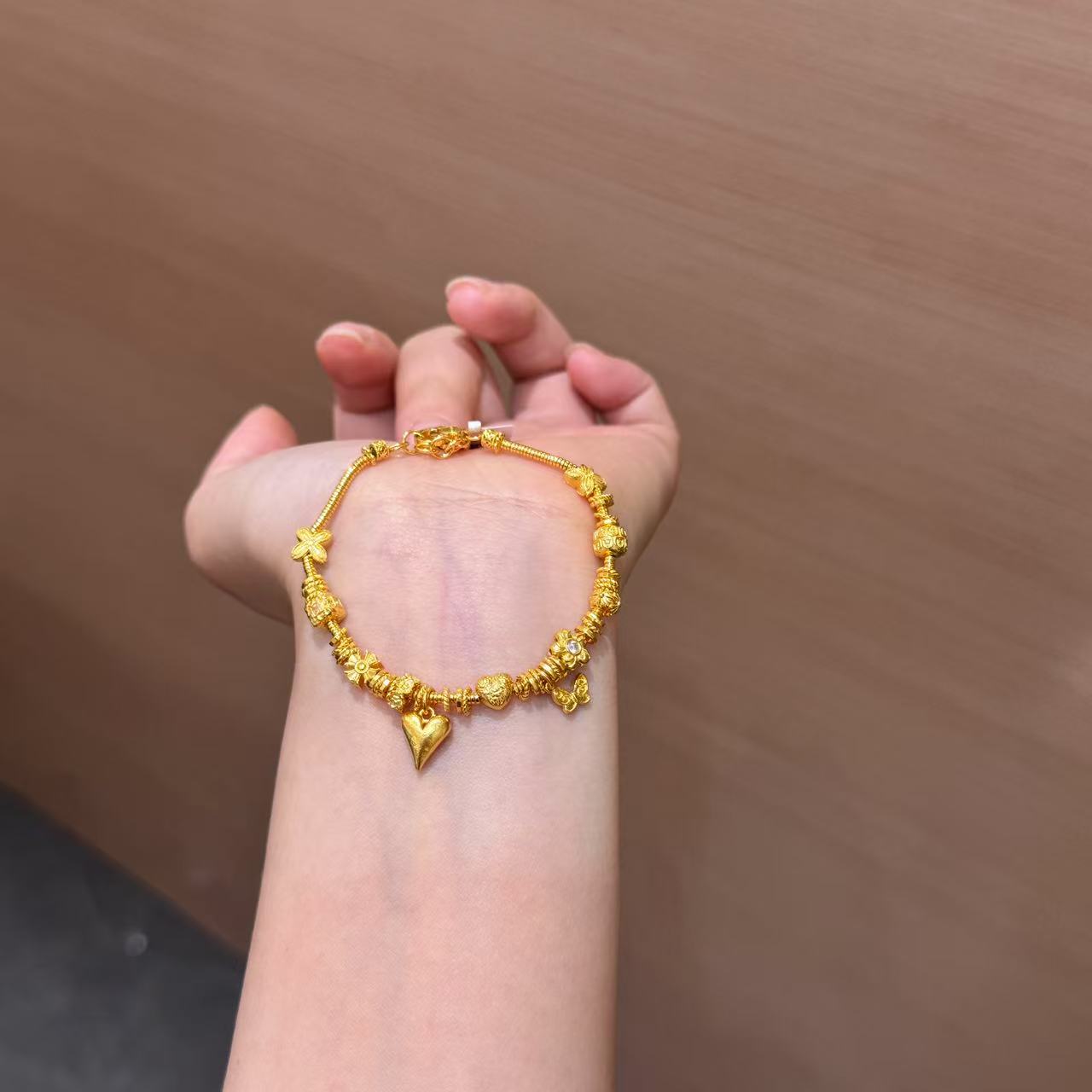 【菠萝珠宝】足金999 爱心盘缠手链  金重：18.33克