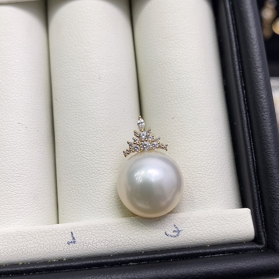 海水珍珠颈饰18K金镶嵌美*容13-14mm