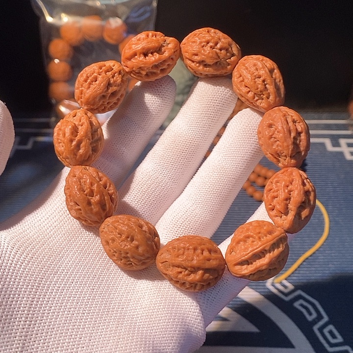 文玩核桃手串……8