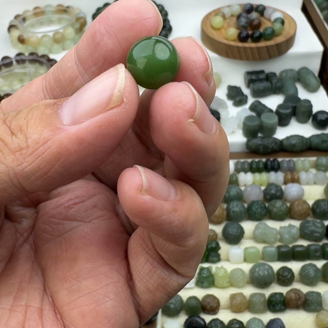 芸***茶和田玉未镶嵌珠宝半成品和田玉碧玉圆珠12㎜