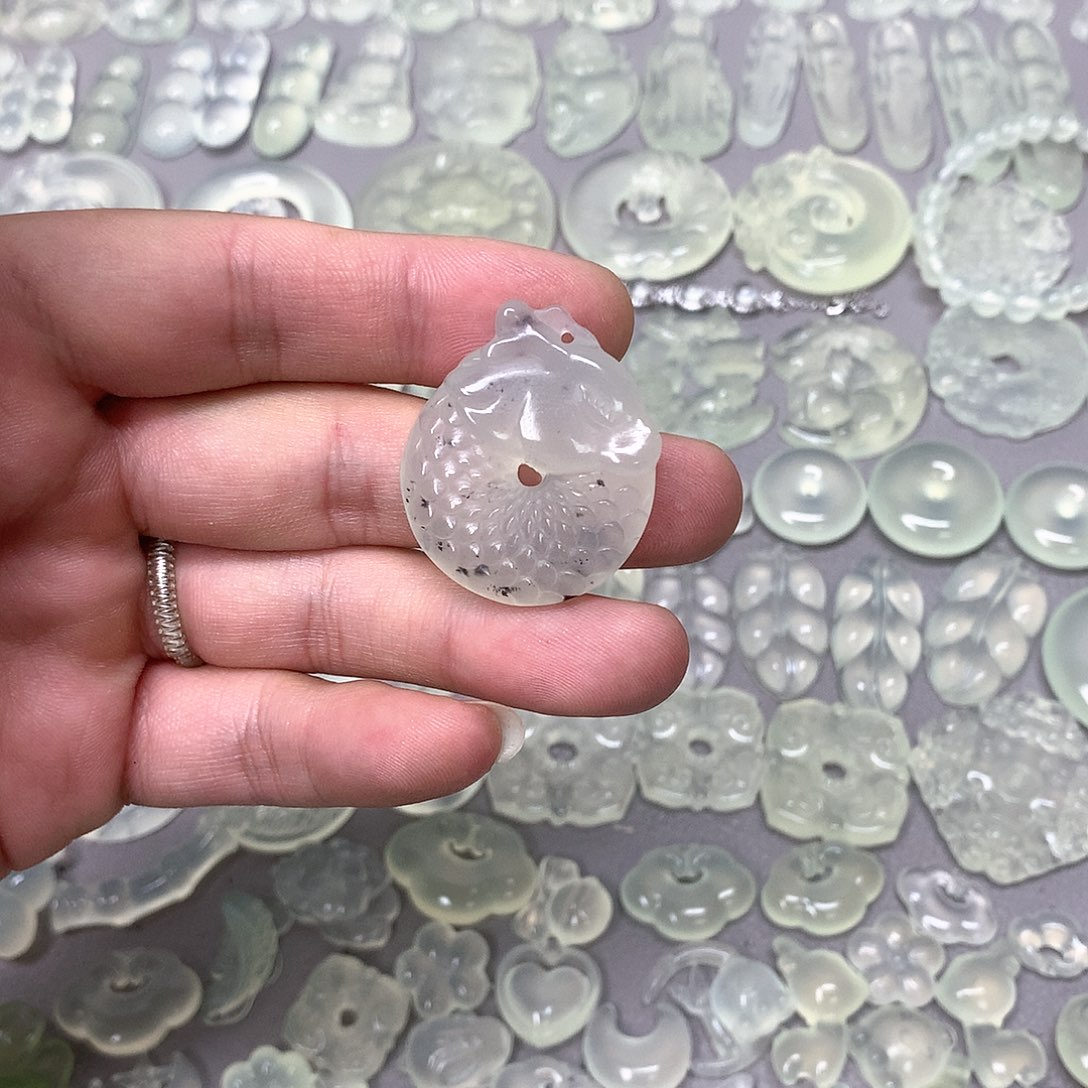 蛇纹石玉颈饰未镶嵌