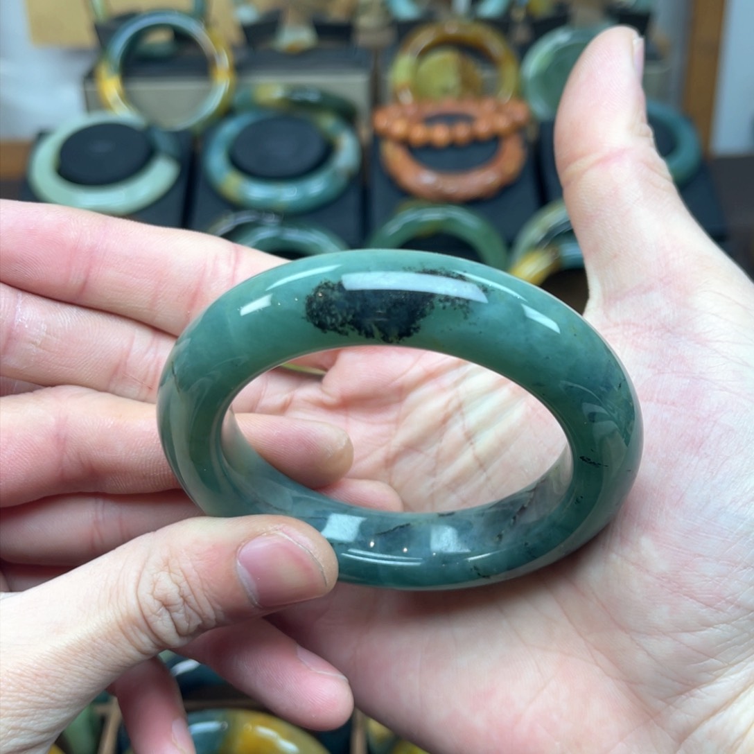 蛇纹石玉手镯未镶嵌三***乐