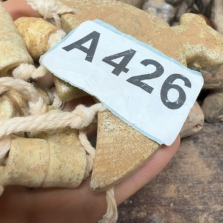 蛇纹石玉颈饰未镶嵌彭***青