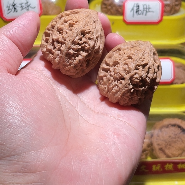 文玩核桃把件牡丹纹